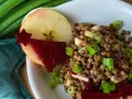 Linsensalat mit Apfel und Stern-förmiger Rote Bete. Ein leckeres Rezept für einen gesunden Salat.