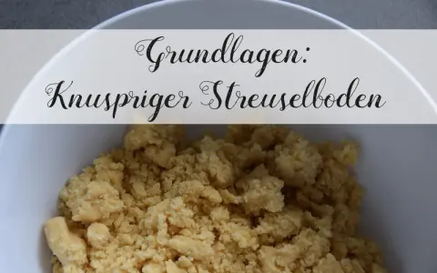 Knuspriger Streuselboden in einer Schüssel, bereit für Obst und einen leckeren Kuchen.