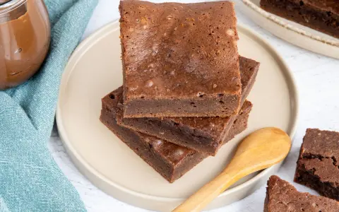 Schokoladige Brownies, perfekt für ein schnelles Nutella Kuchen Rezept mit 3 Zutaten. Ein Genuss für jeden Schokoladenliebhaber!