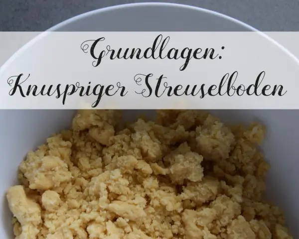 Knuspriger Streuselboden in einer Schüssel, bereit für Obst und einen leckeren Kuchen.