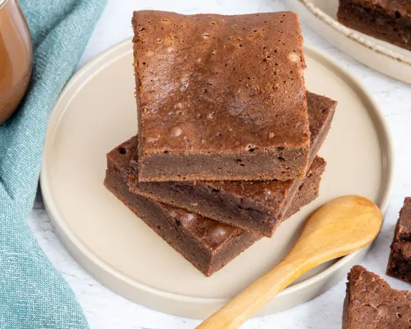Schokoladige Brownies, perfekt für ein schnelles Nutella Kuchen Rezept mit 3 Zutaten. Ein Genuss für jeden Schokoladenliebhaber!