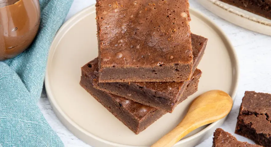Schokoladige Brownies, perfekt für ein schnelles Nutella Kuchen Rezept mit 3 Zutaten. Ein Genuss für jeden Schokoladenliebhaber!