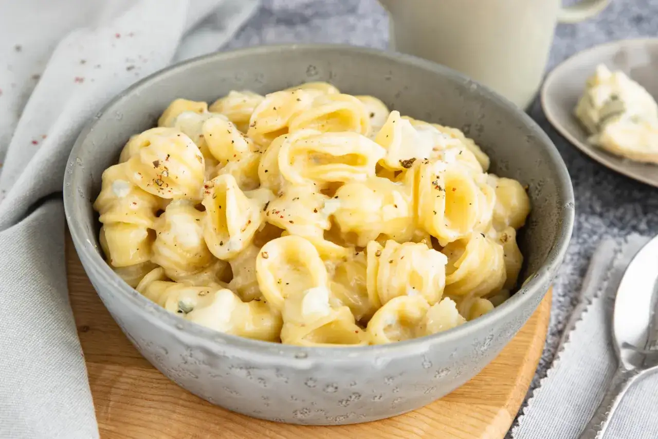 Orecchiette in cremiger Gorgonzola-Sauce, bestreut mit Pfeffer. Ein k&ouml;stliches Nudelgericht, das Lust auf mehr macht.